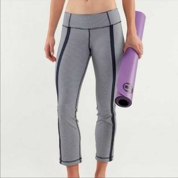 LULULEMON COAST TO CLASS BLUE GINGHAM CROPPED LEGGINGS - Picture 3 of 6